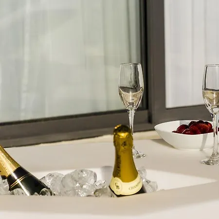 Paramount Bay Penthouse דירה *