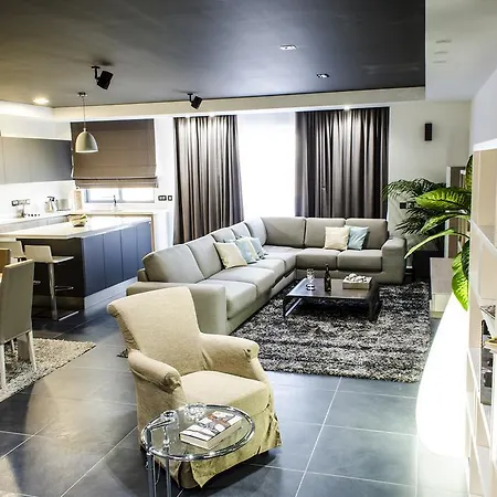 Paramount Bay Penthouse דירה *