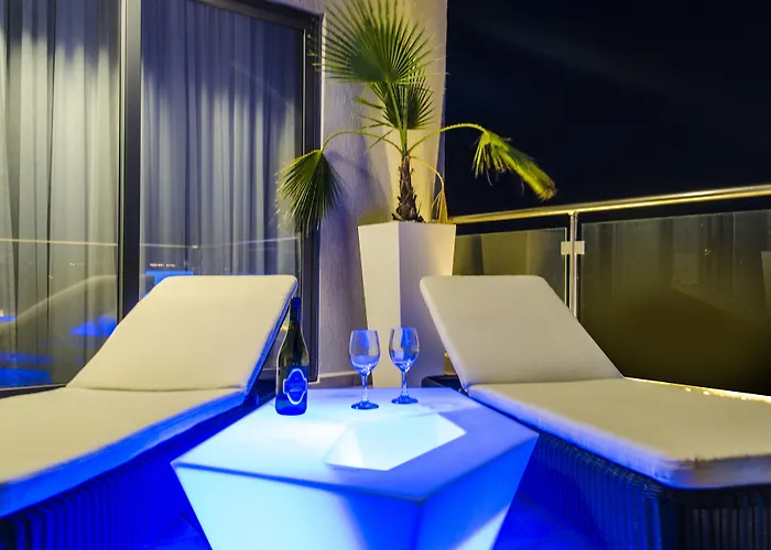 Paramount Bay Penthouse דירה