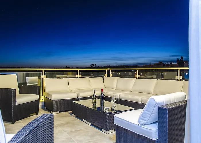 Paramount Bay Penthouse דירה