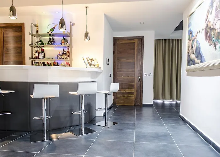 Paramount Bay Penthouse דירה *